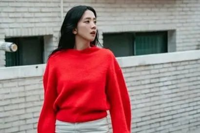 블랙핑크 지수는 메인보컬로 작사 작곡을 하는 가운데 드라마 ‘설강화’에 이어 ‘뉴토피아’(사진), 그리고 ‘월간 남친’에 출연했다. 사진=쿠팡플레이