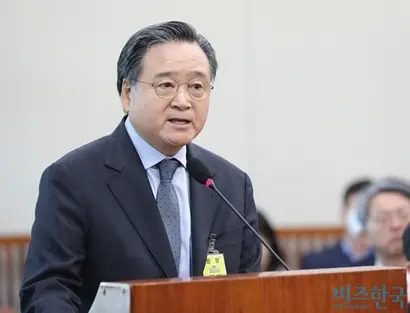2023년 12월 서울 여의도 국회에서 열린 환경노동위원회의 노동자 사망사고 산업 재해 관련 청문회에 증인으로 출석한 허영인 회장의 모습.  사진=박은숙 기자