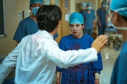 유학 건으로 격렬히 항의하자 덕희는 세옥에게 수술금지령을 내린다. 밥 먹고 잠자는 것보다 수술을 사랑하던 세옥에게 그것은 견딜 수 없는 일이다.