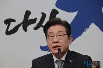 이재명 더불어민주당 대표가 4일 국회에서 헌법재판소의 윤석열 대통령 파면 선고에 대한 입장을 발표하고 있다. 사진=박은숙 기자