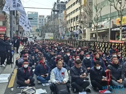 나이스엔지니어링 소속 엔지니어 200여 명은 지난달 31일부터 총파업에 돌입했다. 사진=청호나이스지회 제공