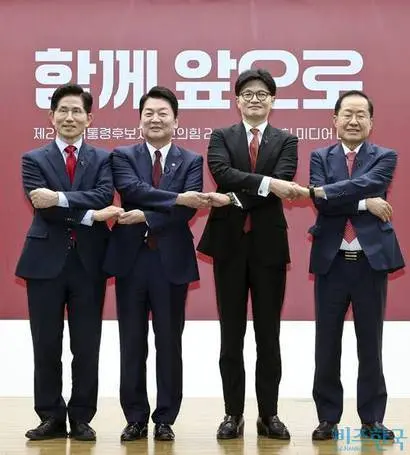 국민의힘 후보들의 테마주도 주가가 급등하고 있다. 지난 23일 국민의힘 대선 경선 2차 토론회 미디어데이에 참석한 김문수, 안철수, 한동훈, 홍준표 후보. 사진=국회사진취재단
