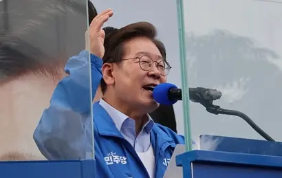 가상자산 규제 완화가 대선의 주요 의제로 부상하면서 ‘원화 기반 스테이블코인’ 도입 논의가 급물살을 타고 있다. 이재명 민주당 대선후보가 21일 인천시 롯데마트 청라점 앞에서 열린 유세에서 연설하고 있다. 사진=최준필 기자
