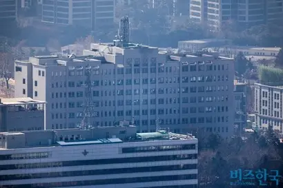 대통령실 인사 A 씨가 과기부 산하 공공기관 주요직에 내정됐다는 의혹이 불거졌다. 용산 대통령실 전경. 사진=최준필 기자