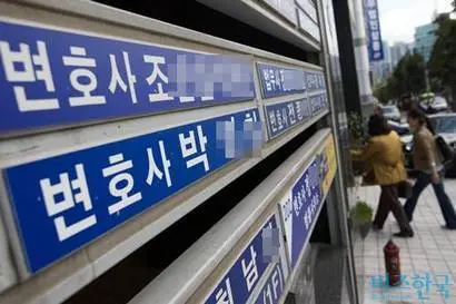 서초동 법조타운. 최근 중소형 로펌들의 생존 경쟁이 치열해지면서 지형에도 변화가 감지된다. 사진=비즈한국 DB
