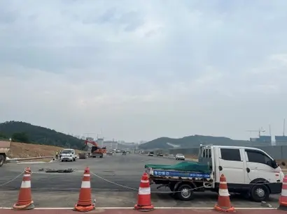 6월 말 개통 예정인 인천도시철도 1호선 검단연장선 종점 검단호수공원역 인근 임시도로 공사 현장. 사진=한승구 인턴기자