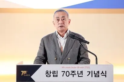 장세주 동국제강그룹 회장이 ‘동국제강그룹 창립 70주년 기념식’에서 임직원에게 기념사를 전하고 있다. 사진=동국제강 제공