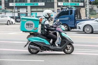온라인 플랫폼법을 둘러싸고 논란이 일자 법안 제정보다 공정거래법 고시 개정으로 방향이 바뀌었으나, 새 정부가 들어서면서 수정 대신 법안 제정으로 돌아설지 주목된다. 사진=최준필 기자