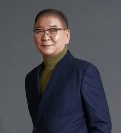 염태순 신성통상 회장. 사진=신성통상 홈페이지
