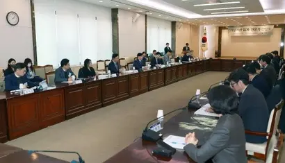 3월 12일 금융위원회, 가상자산 업계·전문가는 간담회를 열고 법인 가상자산시장 참여 로드맵과 관련해 검토 중인 세부 가이드라인 내용 등에 대해 논의했다. 사진=금융위원회 제공
