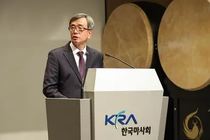 한국마사회가 최근 조직 개편을 단행하자 정기환 한국마사회장(사진)의 연임과 관련있는 것 아니냐는 말이 나온다. 사진=한국마사회 제공