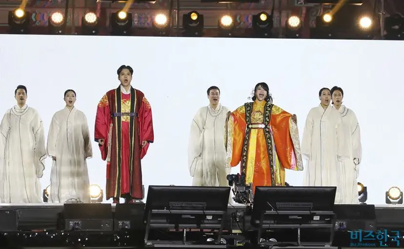 창작 뮤지컬 명성황후는 뮤지컬 어쩌면 해피엔딩의 토니상 수상의 토대가 되었다. 2024년 5월 21일 국가유산청이 주최한 ‘2024 코리아 온 스테이지-뉴 제너레이션’ 무대에서 뮤지컬 ‘명성황후’팀이 공연하고 있다. 사진=박정훈 기자