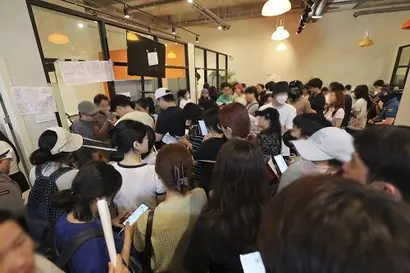 2024년 7월 티메프의 미정산 문제가 불거지며 환불을 요구하는 소비자들이 티몬 신사옥으로 몰려왔다. 사진=박정훈 기자