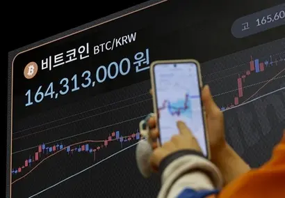 가상자산이 제도권 금융으로 편입되는 흐름이 빨라지고 있다. 미국의 비트코인 현물 ETF 출시에 이어 국내에서도 한국형 ETF 도입 논의가 본격화됐으며, 스테이블코인 역시 결제·송금부터 자산 토큰화, 디파이(탈중앙화 금융)까지 활용 가능성이 주목받고 있다. 사진=박정훈 기자