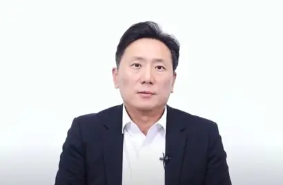 엑셀세라퓨틱스가 코스닥 상장 1년여 만에 주주 대상 유상증자를 추진해 주주들의 반발을 사고 있다. 사진은 이의일 엑셀세라퓨틱스 대표이사. 사진=IR큐더스 유튜브 화면 캡처