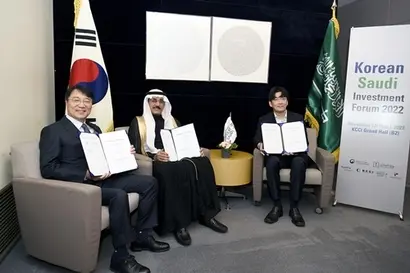 코오롱글로벌이 지분을 출자한 스마트팜 업체 올레팜을 상대로 회계장부 등을 공개하라는 가처분을 제기해 최근 인용 결정을 받았다. 사진은 코오롱글로벌과 올레팜이 2022년 사우디아라비아 식품 회사와 3자 업무협약을 맺는 모습. 사진=코오롱글로벌 제공