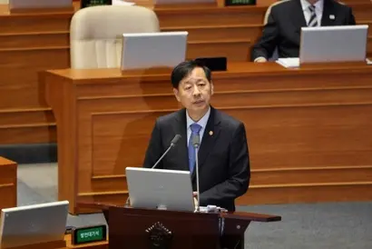 구윤철 경제부총리 겸 기획재정부 장관이 지지부진한 한미 관세협상 타결의 새로운 흐름을 열 수 있을 지 주목된다. 사진은 구윤철 경제부총리 겸 기획재정부 장관이 지난달 17일 국회 본회의에서 열린 경제분야 대정부 질문에서 발언하고 있는 모습. 사진=박은숙 기자