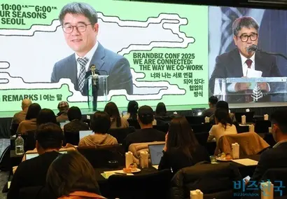 브랜드비즈 컨퍼런스 2025에서 김원양 일요신문사 대표가 인사말을 하고 있다. 사진=임준선 기자