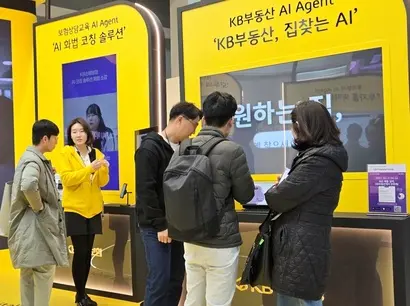 11월 26~28일 서울 양재 aT센터에서 열린 코리아 핀테크 위크 2025에서 국내 주요 금융사가 계열사별 AI 서비스를 선보였다. 사진=심지영 기자