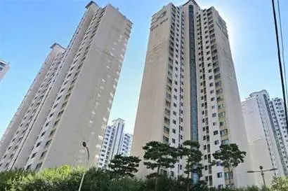 12월 1일부터 12월 5일까지 서울시 주거 매물 실거래가 집계 결과 주간 실거래가 1위를 차지한 서울 송파구 잠실동 레이크팰리스 전경. 사진=네이버지도 캡처