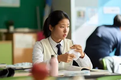 ‘세계의 주인’ 스틸컷. 현실 이면을 신선하게 파고드는 새로운 영화들이 한국 영화의 희망이다. 사진=네이버 영화