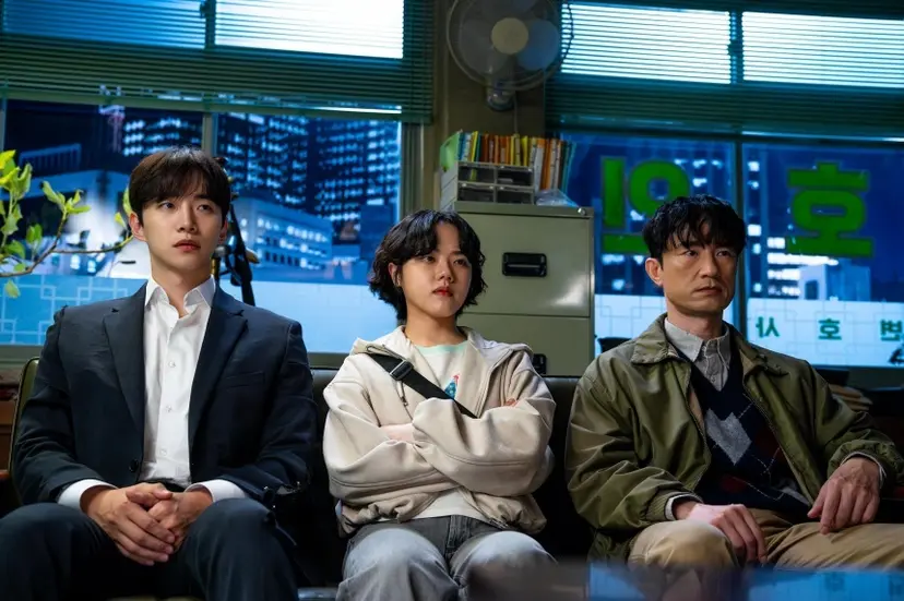 초능력은 있지만 모두 제약이 분명하다. 내 돈을 태우든, 내 건강을 태우든. 이런 조건에서 남을 위해 선뜻 초능력을 발휘할 수 있을지 ‘나라면’을 생각하게 된다. 사진=넷플릭스 제공