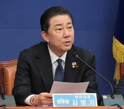 김병기 전 더불어민주당 원내대표가 2025년 12월 5일 최고위원 회의에서 발언하고 있다. 사진=이종현 기자