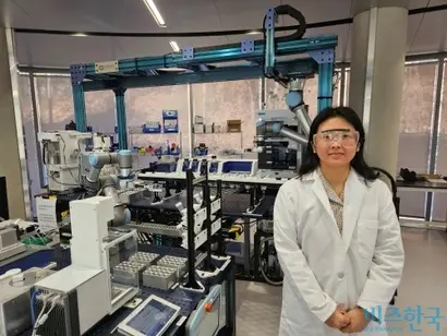 표준희 AI신약연구원 원장은 국내 신약개발 연구자들이 함께 연구, 활용할 수 있는 AI시스템을 구축해 생태계 활성화에 기여하는 것이 ​AI 신약개발 자율실험실​의 목표라고 밝혔다. 사진=최영찬 기자