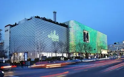 한화갤러리아가 파이브가이즈 매각을 추진 중이다. 업계에서는 매각을 통해 확보한 자금이 서울 압구정 갤러리아백화점 명품관 재건축에 투입될 것이라는 전망이 제기된다. 사진=한화갤러리아 홈페이지
