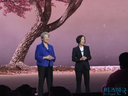 리사 수 CEO(왼쪽)와 페이페이 리 월드 랩스 CEO. 사진=강은경 기자