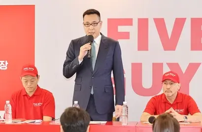 로보틱스·푸드·유통 등을 담당할 김동선 부사장은 한화비전의 현금 창출력과 한화세미텍·한화로보틱스의 성장 스토리를 결합해 독자 경쟁력을 시험받게 될 것으로 보인다. 사진=연합뉴스
