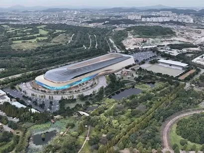 MOU 체결 당시 한화가 제시한 드림파크 테마파크 조감도. 돔 형태로 계획했던 사업을 ​현재 ​전면 수정하고 있다. 사진=한화호텔앤드리조트 제공