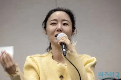 2024년 5월 31일 어도어 임시주주총회 관련 기자회견을 하는 민희진 전 어도어 대표. 하이브와 민 전 대표는 260억 원 규모의 ‘주식매매대금 청구 소송’과 ‘주주간계약 해지 확인 소송’을 벌이고 있다. 사진=이종현 기자