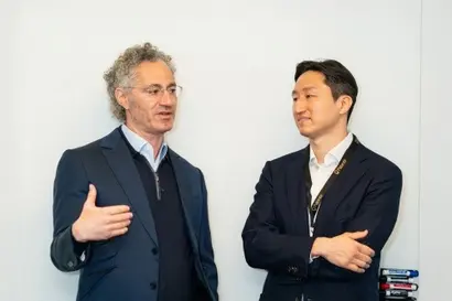 정기선 HD현대 회장이 20일(현지 시각) 스위스 다보스에서 알렉스 카프 팔란티어 CEO와 만남을 갖고, 양사 간 전략적 파트너십을 확대하기로 했다. 사진=HD현대 제공