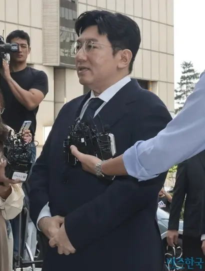지난해 9월 서울경찰청 금융범죄수사대에 출석한 방시혁 하이브 의장. 사진=박정훈 기자