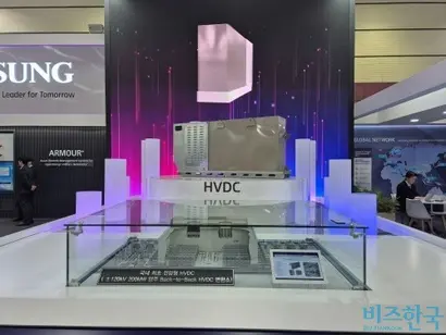 효성중공업 부스에서 국내 최초의 전압형 HVDC 시스템 모형을 전시하고 있다. 사진=김민호 기자