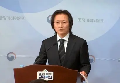 주병기 공정거래위원장이 12일 3개 제당사의 담합사건에 대한 심의 결과를 발표하고 있다. 사진=e-브리핑