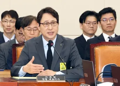 이재원 빗썸 대표가 2월 11일 국회 정무위원회의 빗썸 긴급 현안 질의에 참석해 내부통제 문제를 인정하고 오지급 사태에 대해 사과했다. 사진=연합뉴스