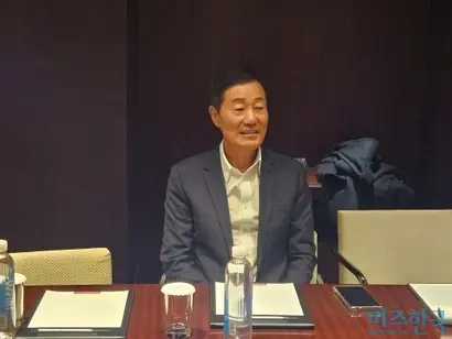 한미사이언스 최대주주인 신동국 한양정밀 회장이 기자간담회에서 부당한 경영 간섭 및 사내 성추행 문제에 연루된 임원 비호 등 자신을 둘러싼 논란을 해명했다. 사진=최영찬 기자