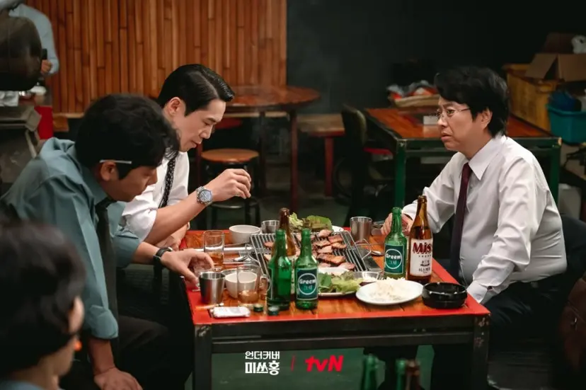 나이도, 계급도 다르지만 친밀한 소경동 부장, 차중일 부장, 그리고 방진목 과장. 일명 ‘소방차’인 이들은 극의 유머와 함께 직장인의 애환을 함께 책임진다. 사진=tvN 제공