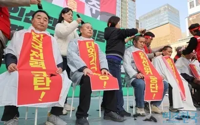 사회적 대화를 위한 전국 시민 결의 삭발식이 진행되고 있다. 사진=박정훈 기자
