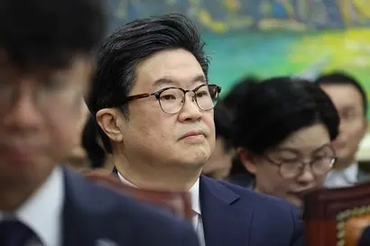 김병주 MBK파트너스 회장은 개인 자택 등을 담보로 자금을 차입한 뒤 이를 홈플러스에 재대출하는 방식으로 총 1000억 원 규모의 DIP 금융을 투입했다. 사진=박은숙 기자