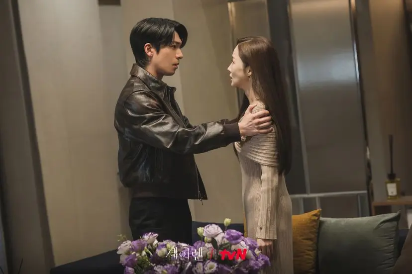한설아의 주변에서 발생하는 죽음들은 과연 우연일까? 한 번의 우연은 있어도 거듭되는 우연은 없는 법이다. 그럼에도 우석은 한설아를 믿고 싶어진다. 사진=tvN 제공