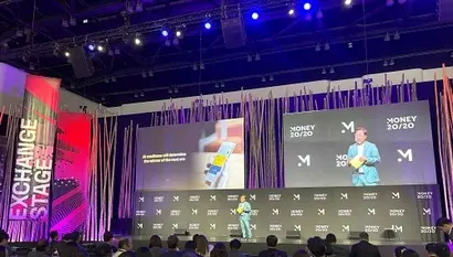 윤호영 카카오뱅크 대표는 2025년 4월 태국에서 열린 글로벌 핀테크 컨퍼런스 ‘머니 2020 아시아’에서 ‘디지털 은행의 성장 전략과 AI 혁신’을 주제로 발표에 나섰다. ​사진=카카오뱅크 제공