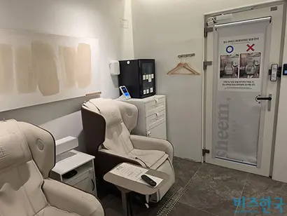 9일 찾은 무인 수면시설. 입장하면 문 앞 블라인드가 자동으로 내려온다. 사진=정원혁 인턴기자