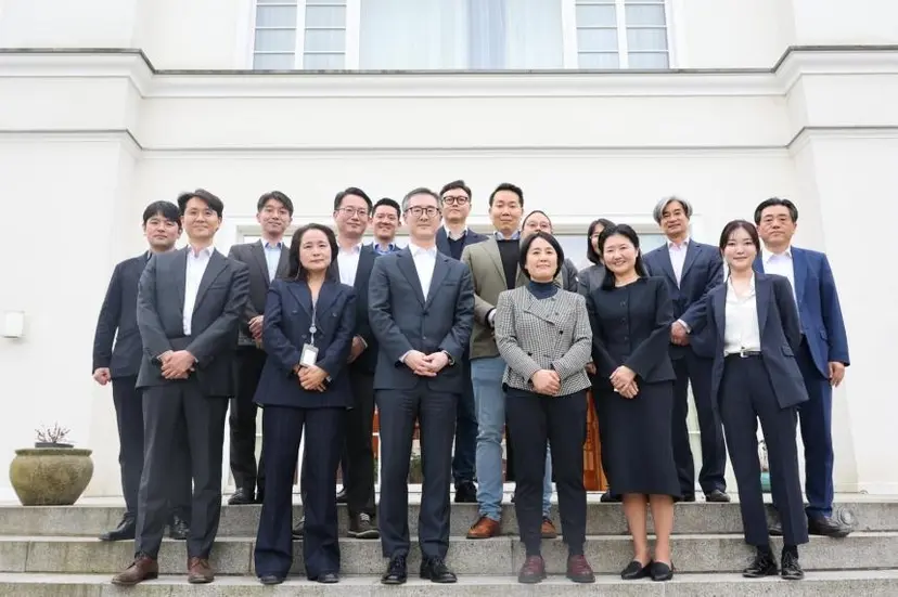 ‘한-독 투자자 네트워크-첫 만찬(Korea–Germany Investors Network – Inaugural Dinner)’ 참석자들이 기념사진을 찍었다. 사진=주독한국대사관 제공