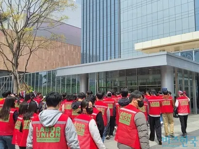 ​삼성바이오로직스 노동조합원들이 ​집회를 마친 후 회사로 복귀하고 있다. 사진=최영찬 기자