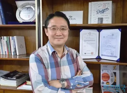 김성호 이지에스플러스 대표는 전기차 배터리 화재를 소화하는 약제를 생산해 국내 최초로 공식 시험성적서를 받았다. 현재 TSMC, BYD 등에 공급을 타진하고 있다. 사진=최영찬 기자