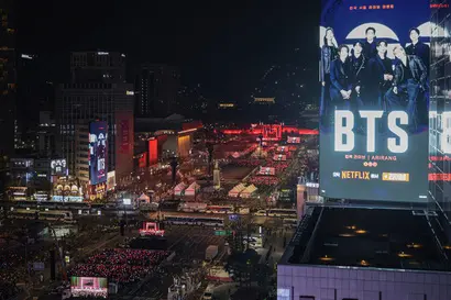지난 3월 21일 서울 종로구 광화문광장에서 ‘BTS 컴백 라이브: 아리랑’ 공연이 열리고 있다. 사진=사진공동취재단