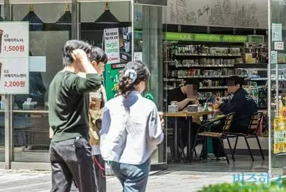 오프라인 유통 채널인 편의점은 경기 시간에 맞춰 마케팅을 진행 중이다. 사진=최준필 기자
